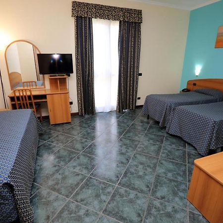 Hotel Palacavicchi Чампино Екстериор снимка