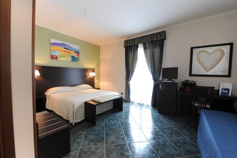 Hotel Palacavicchi Чампино Екстериор снимка