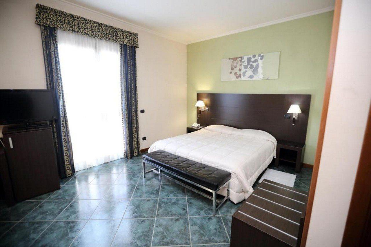 Hotel Palacavicchi Чампино Екстериор снимка
