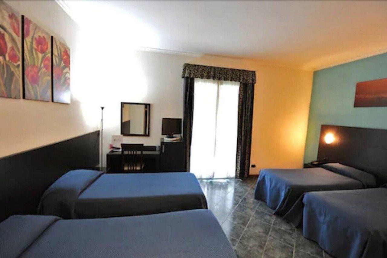 Hotel Palacavicchi Чампино Екстериор снимка