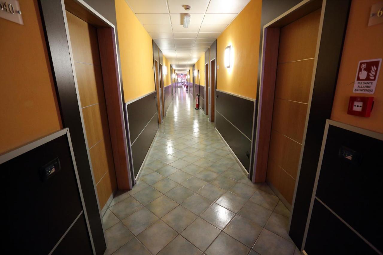 Hotel Palacavicchi Чампино Екстериор снимка