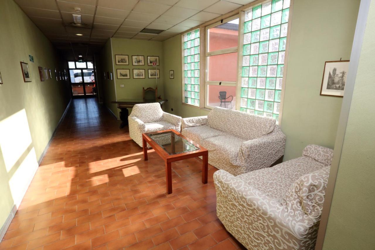 Hotel Palacavicchi Чампино Екстериор снимка