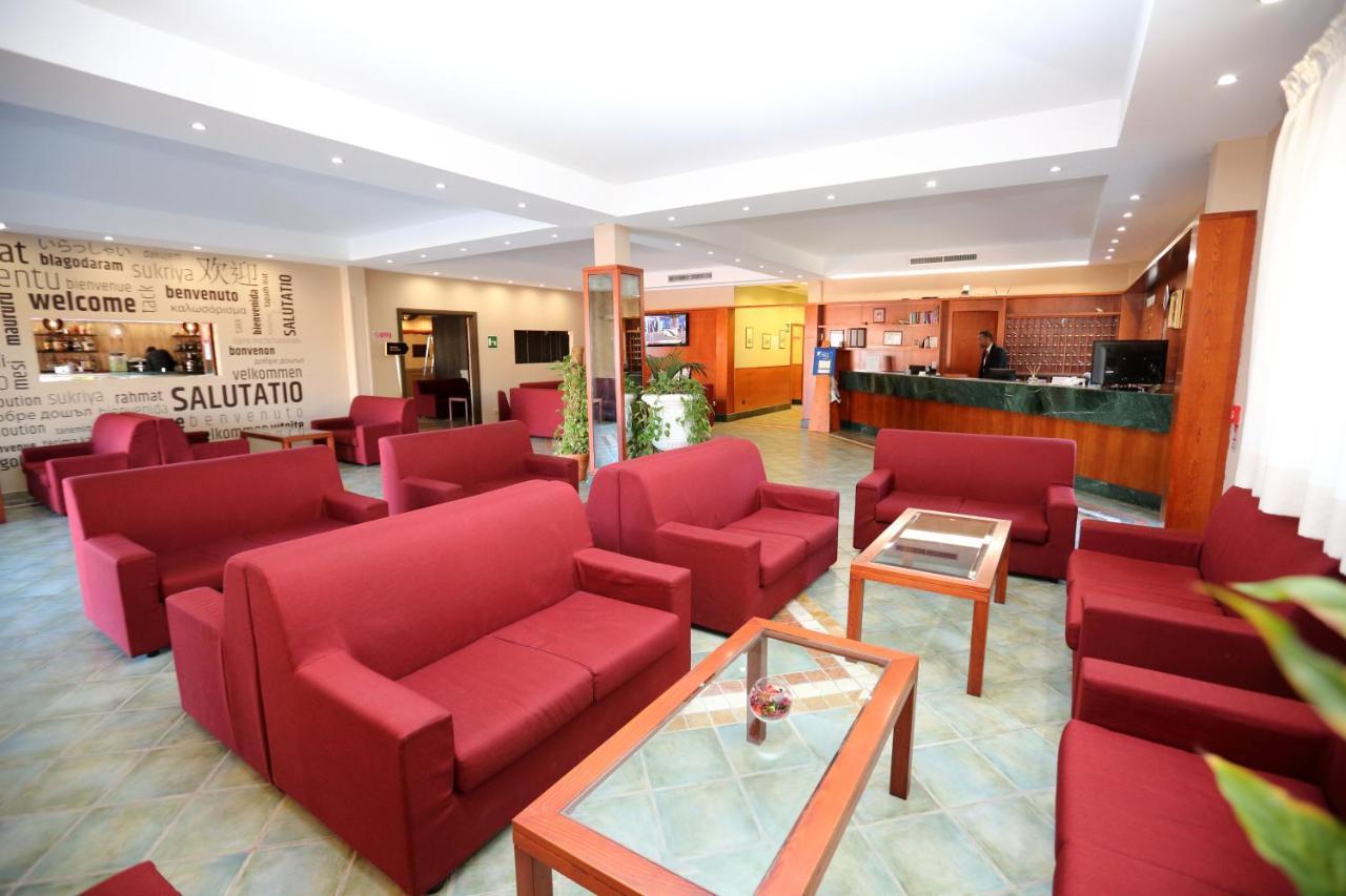 Hotel Palacavicchi Чампино Екстериор снимка