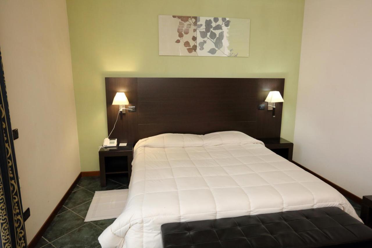 Hotel Palacavicchi Чампино Екстериор снимка
