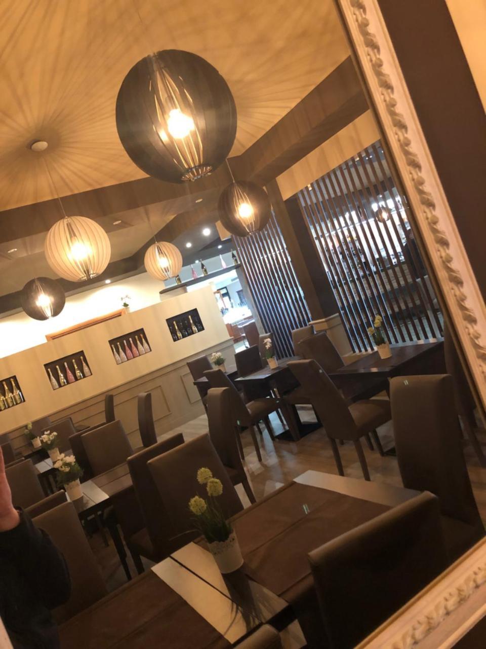 Hotel Palacavicchi Чампино Екстериор снимка