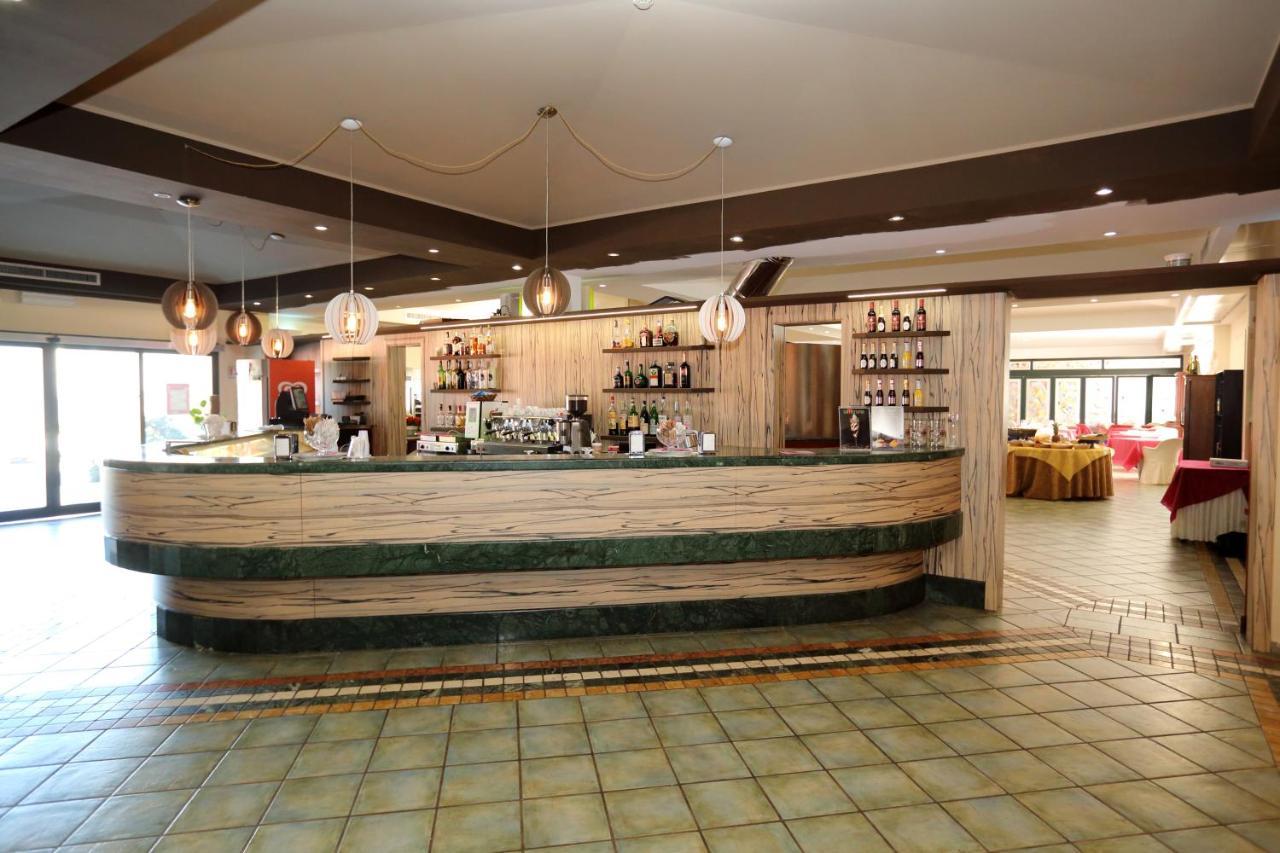 Hotel Palacavicchi Чампино Екстериор снимка