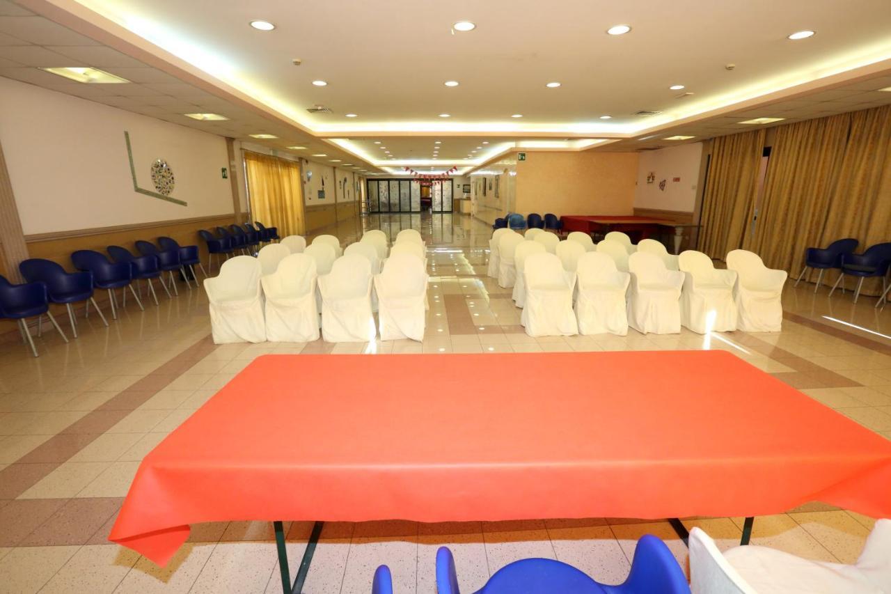 Hotel Palacavicchi Чампино Екстериор снимка