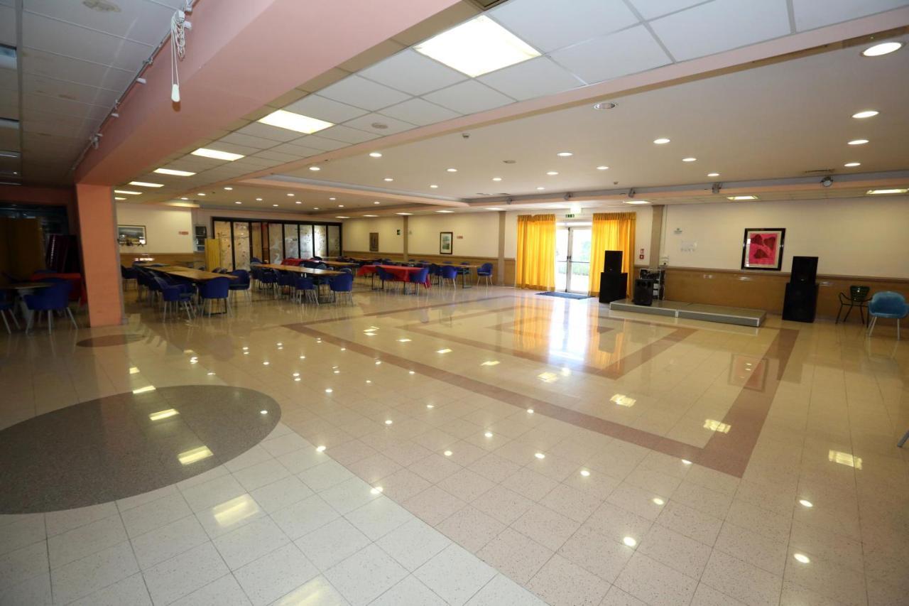 Hotel Palacavicchi Чампино Екстериор снимка