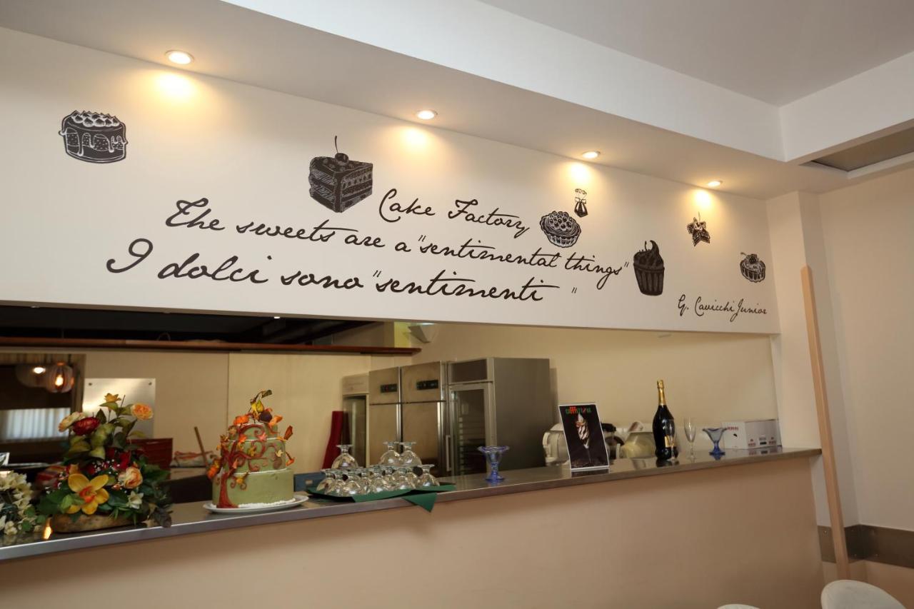 Hotel Palacavicchi Чампино Екстериор снимка