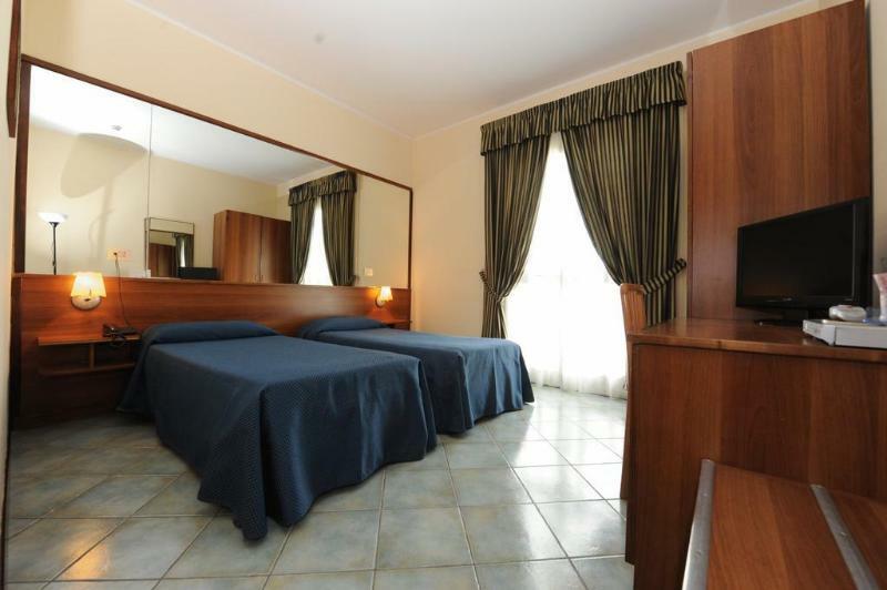 Hotel Palacavicchi Чампино Екстериор снимка